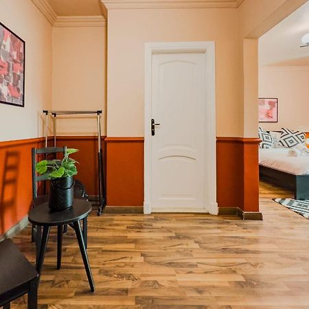 קהיר Distinct & Decent 2 Bdr Apt Steps From Nightlife And Airport מראה חיצוני תמונה